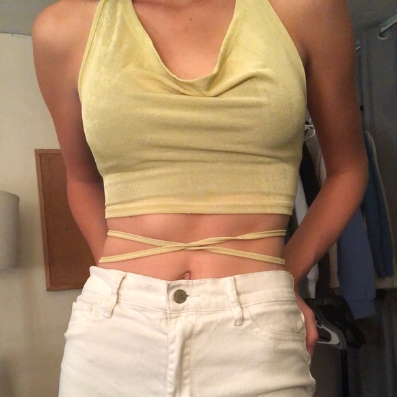 ⭐️This top can be worn in so many different ways⭐️ - Picture 1 of 3